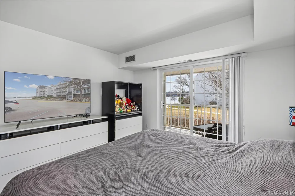 3565 Port Cove Drive #69 Waterford Charter Township, MI 48328