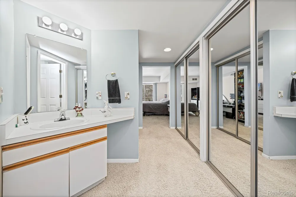 3565 Port Cove Drive #69 Waterford Charter Township, MI 48328