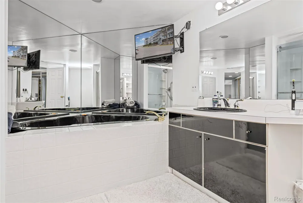 3565 Port Cove Drive #69 Waterford Charter Township, MI 48328