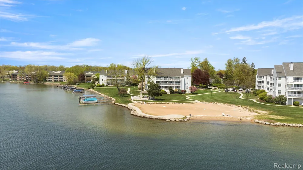 3565 Port Cove Drive #69 Waterford Charter Township, MI 48328
