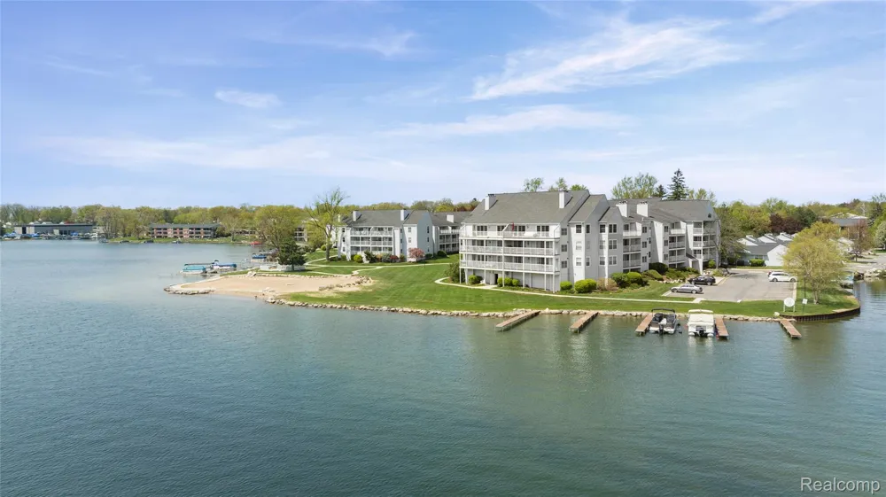 3565 Port Cove Drive #69 Waterford Charter Township, MI 48328