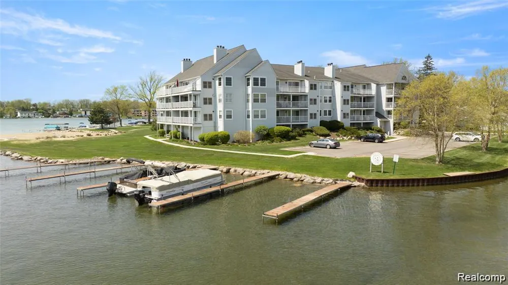 3565 Port Cove Drive #69 Waterford Charter Township, MI 48328