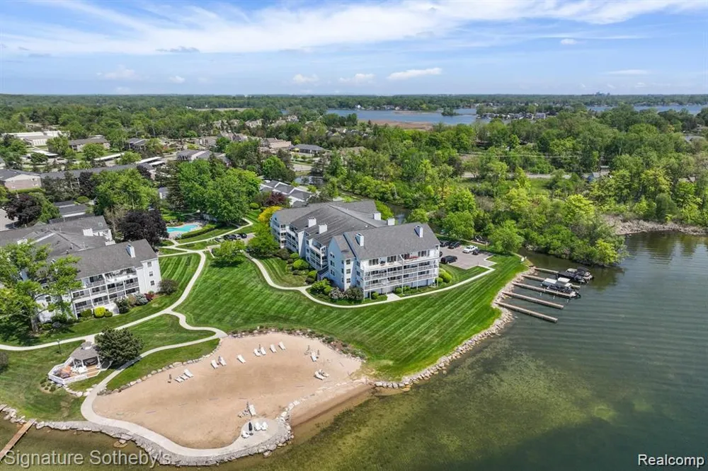 3565 Port Cove Drive #69 Waterford Charter Township, MI 48328