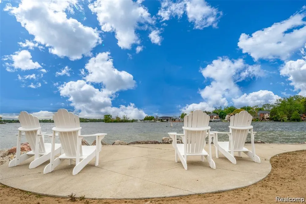 3565 Port Cove Drive #69 Waterford Charter Township, MI 48328
