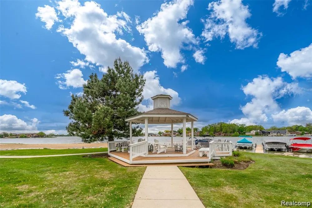 3565 Port Cove Drive #69 Waterford Charter Township, MI 48328