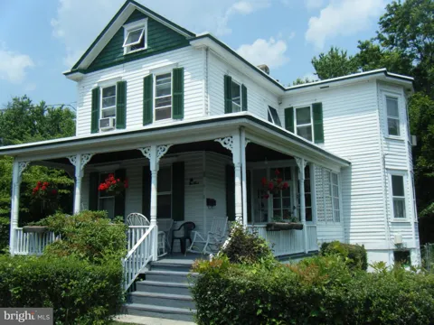 10 STACEY AVENUE