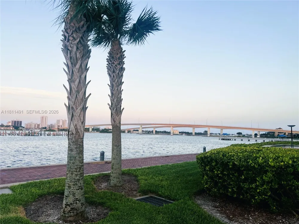 231 Riverside Dr #1210 Daytona, FL 32117