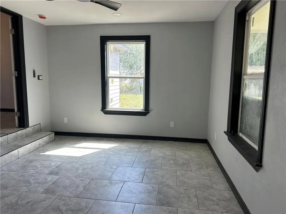 300 E Le Roy Street Three Rivers, TX 78071