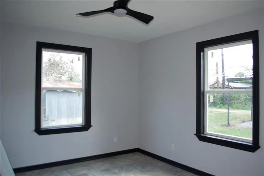 300 E Le Roy Street Three Rivers, TX 78071