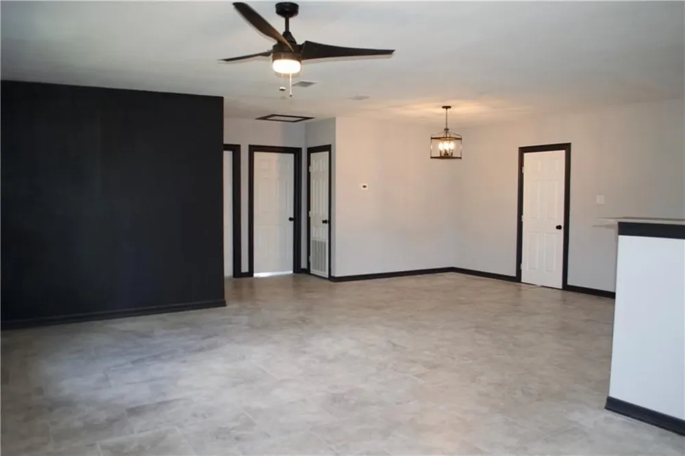 300 E Le Roy Street Three Rivers, TX 78071