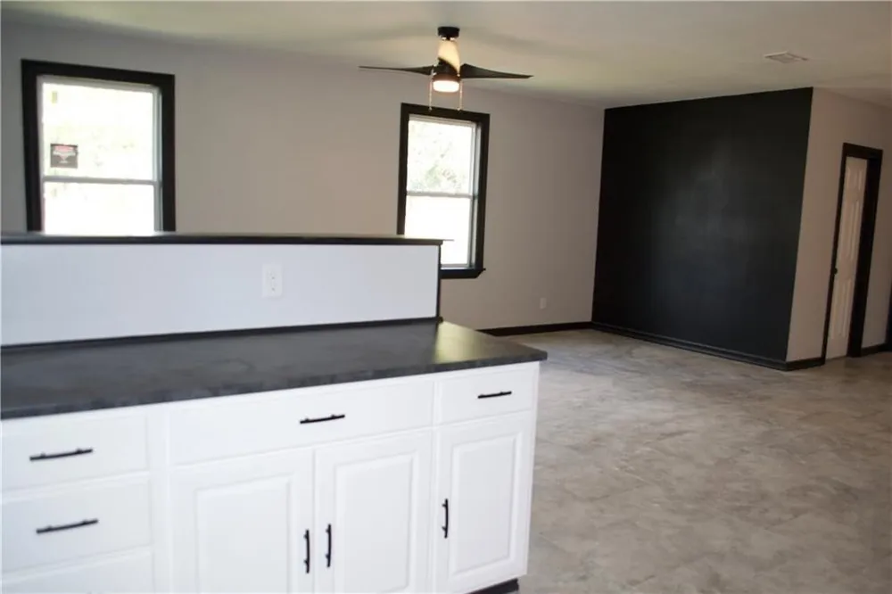 300 E Le Roy Street Three Rivers, TX 78071