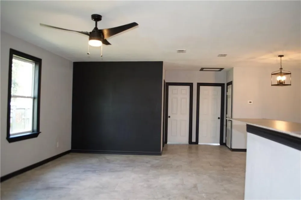 300 E Le Roy Street Three Rivers, TX 78071