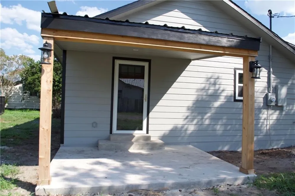 300 E Le Roy Street Three Rivers, TX 78071