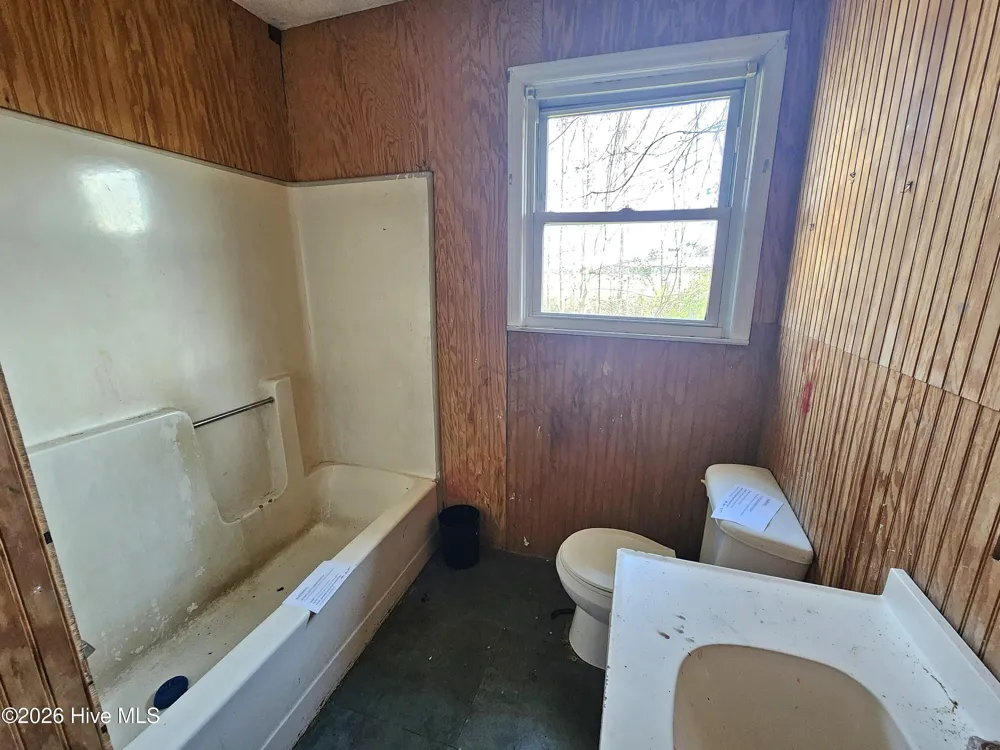 1729 Swamp Road Engelhard, NC 27824