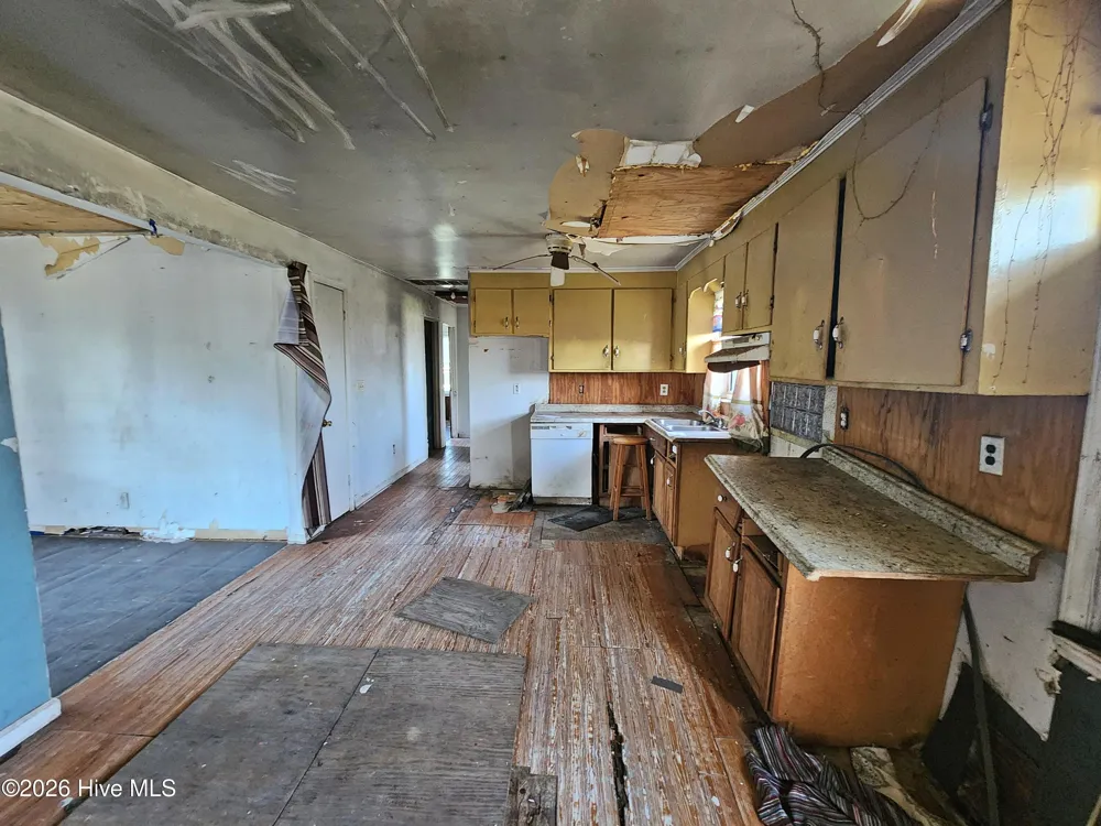 1729 Swamp Road Engelhard, NC 27824