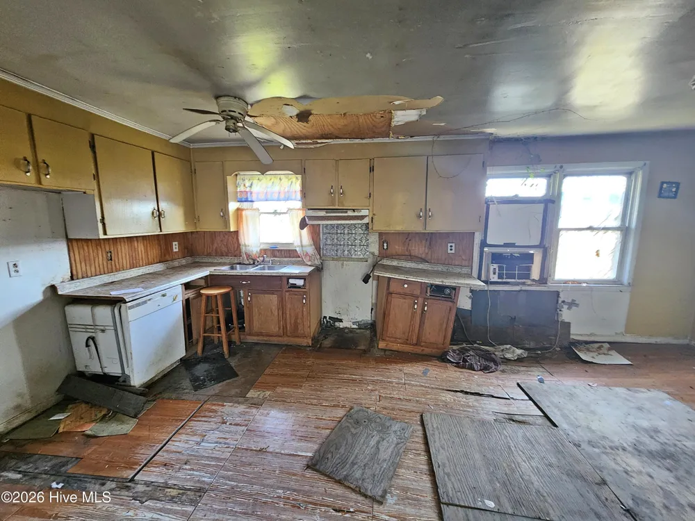 1729 Swamp Road Engelhard, NC 27824