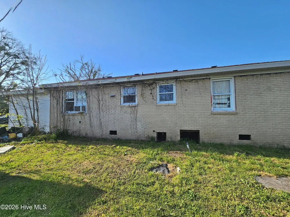 1729 Swamp Road Engelhard, NC 27824
