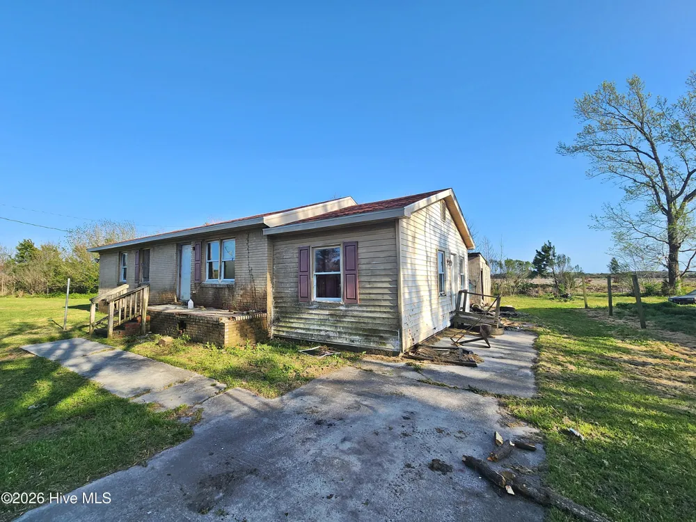 1729 Swamp Road Engelhard, NC 27824