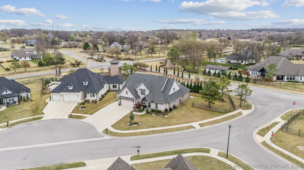 7201 Hawthorne Lane Owasso, OK 74055
