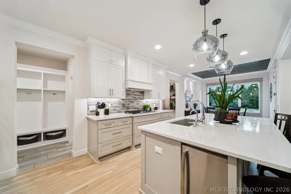 7201 Hawthorne Lane Owasso, OK 74055
