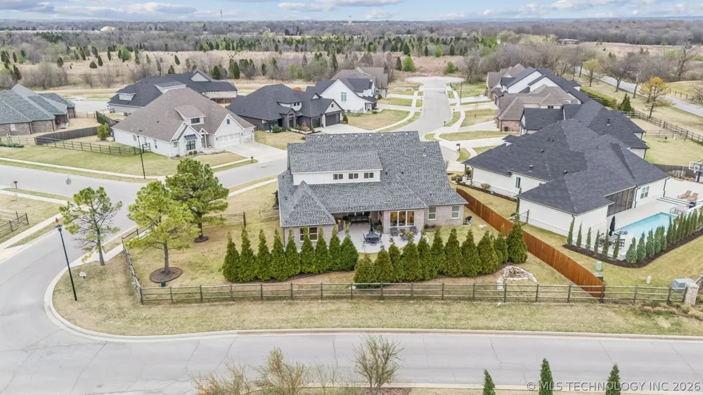 7201 Hawthorne Lane Owasso, OK 74055