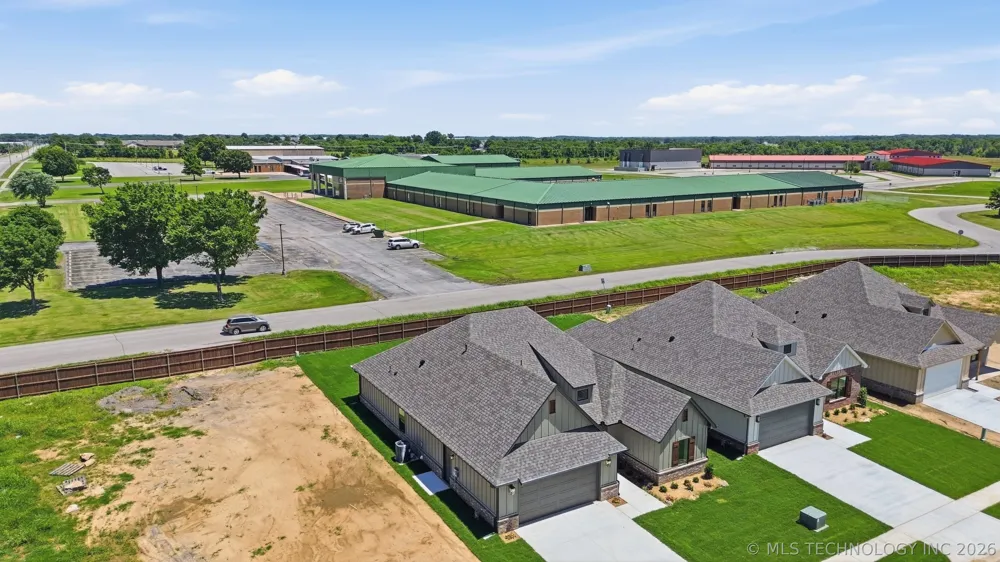1009 S Chickasaw Street Skiatook, OK 74070
