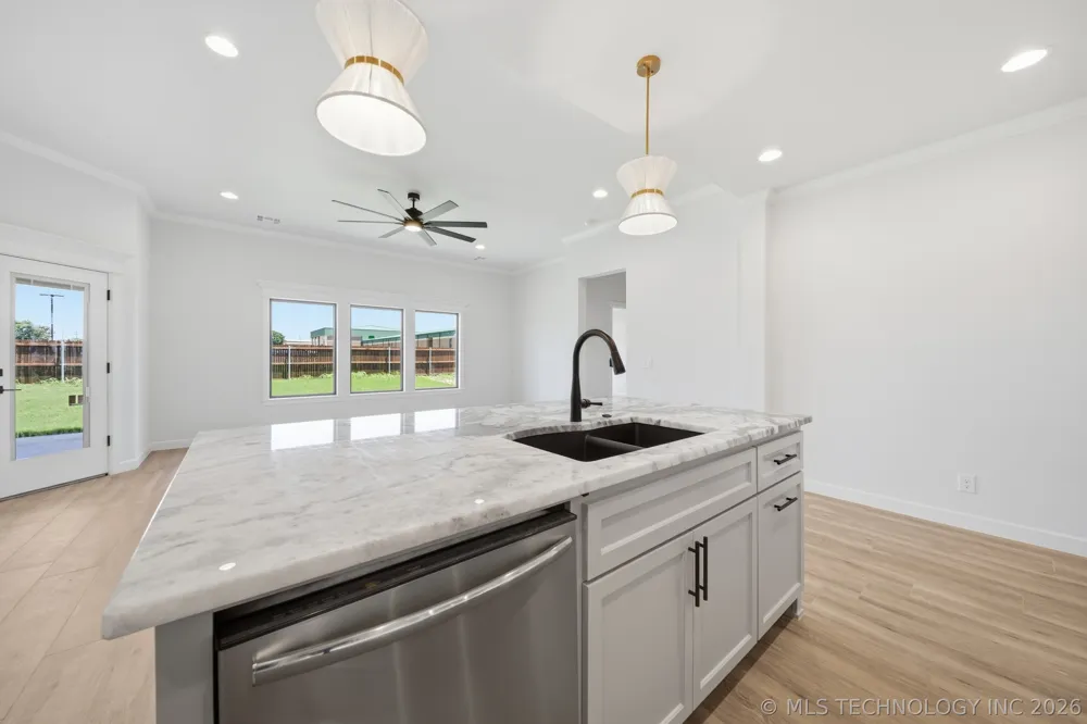 1009 S Chickasaw Street Skiatook, OK 74070