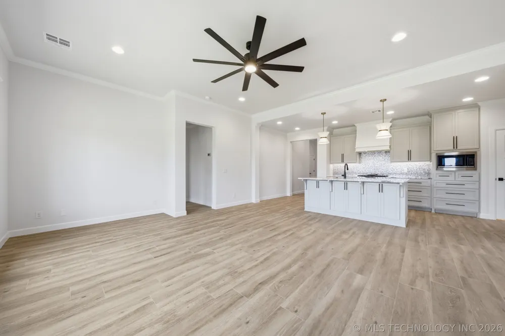 1009 S Chickasaw Street Skiatook, OK 74070