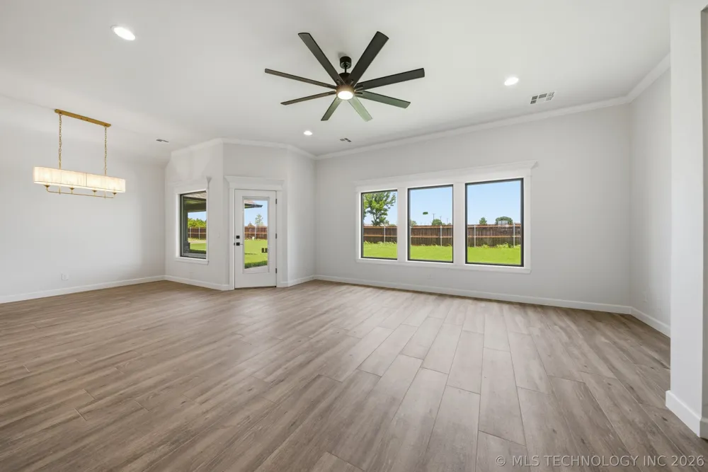 1009 S Chickasaw Street Skiatook, OK 74070