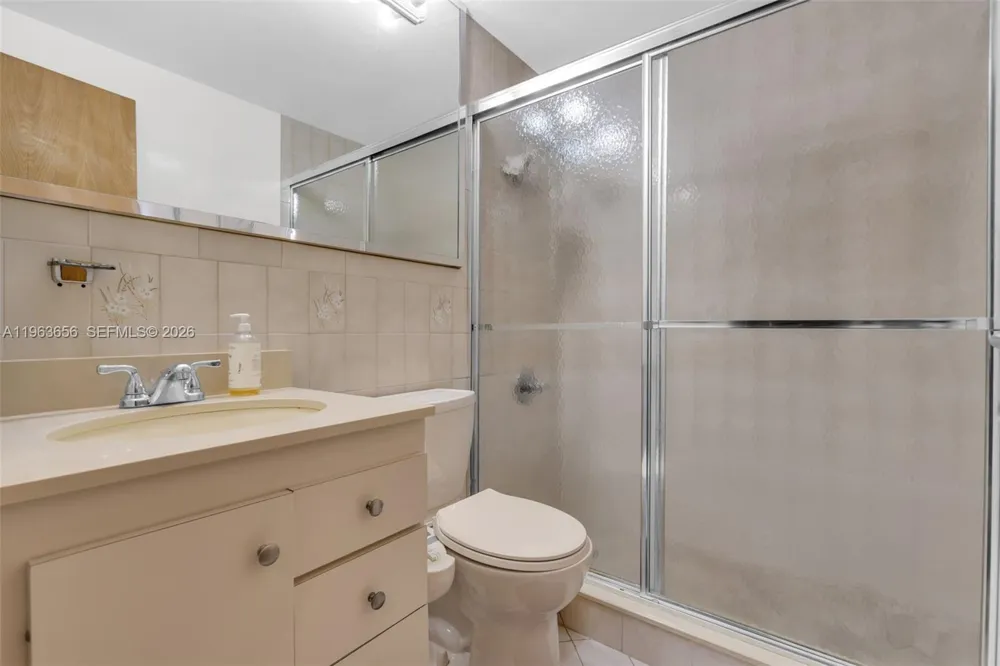 533 E 23rd St Hialeah, FL 33013