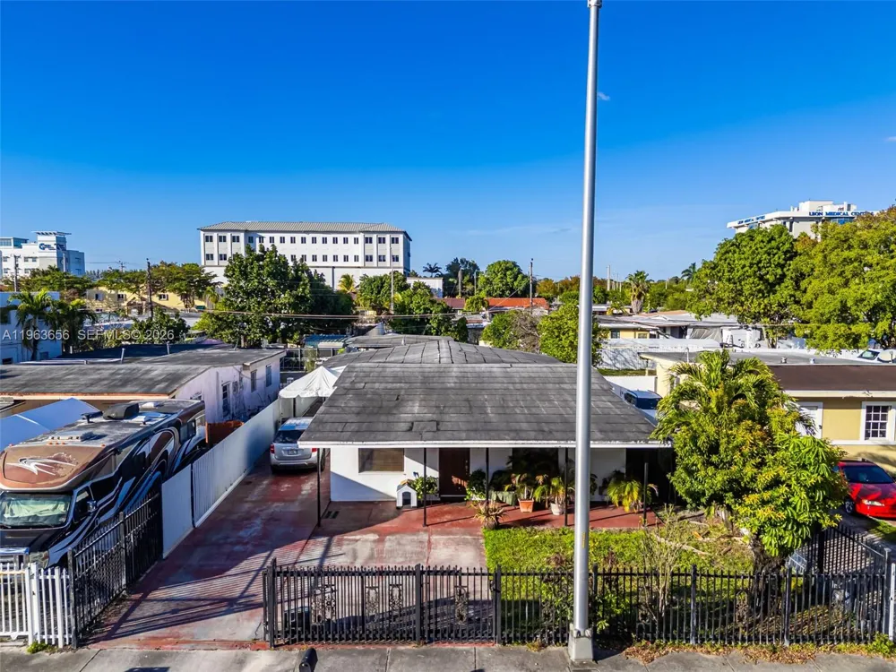 533 E 23rd St Hialeah, FL 33013