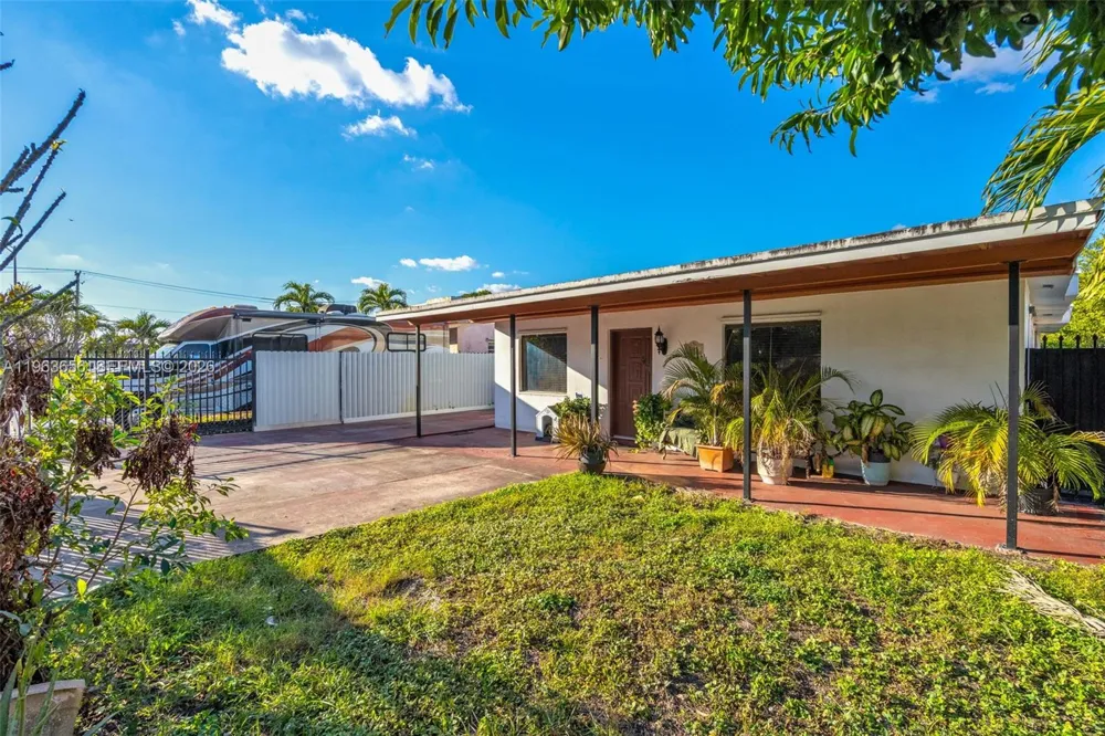 533 E 23rd St Hialeah, FL 33013