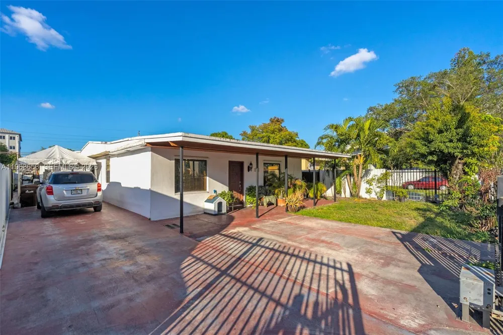 533 E 23rd St Hialeah, FL 33013