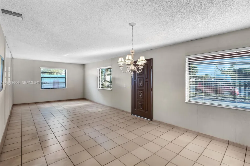 533 E 23rd St Hialeah, FL 33013
