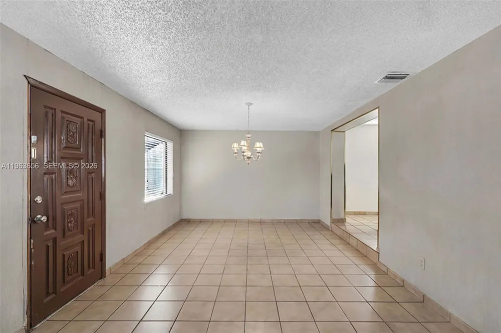 533 E 23rd St Hialeah, FL 33013