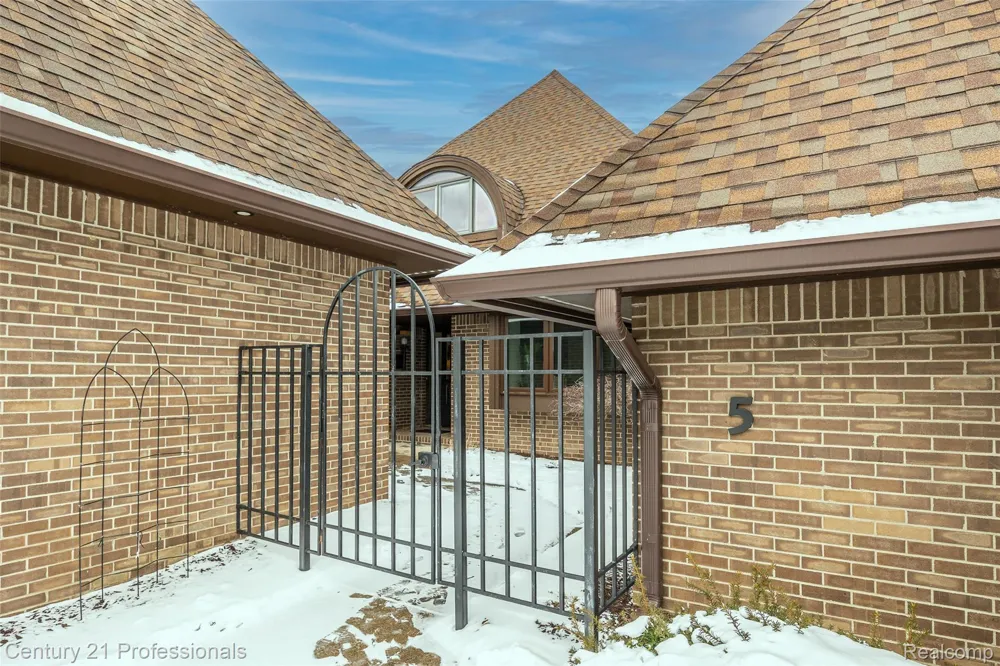 9095 S Saginaw Road #5 Grand Blanc Charter Township, MI 48439
