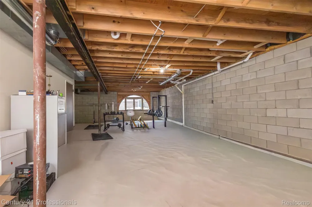 9095 S Saginaw Road #5 Grand Blanc Charter Township, MI 48439