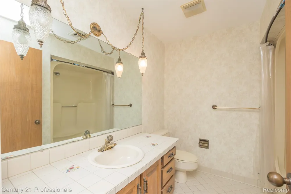 9095 S Saginaw Road #5 Grand Blanc Charter Township, MI 48439