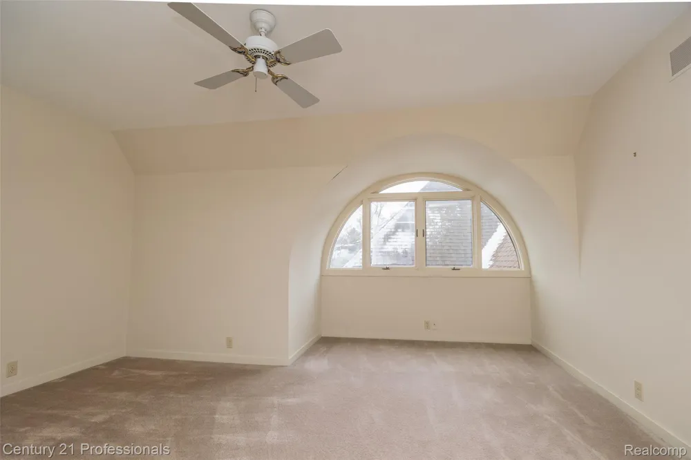 9095 S Saginaw Road #5 Grand Blanc Charter Township, MI 48439