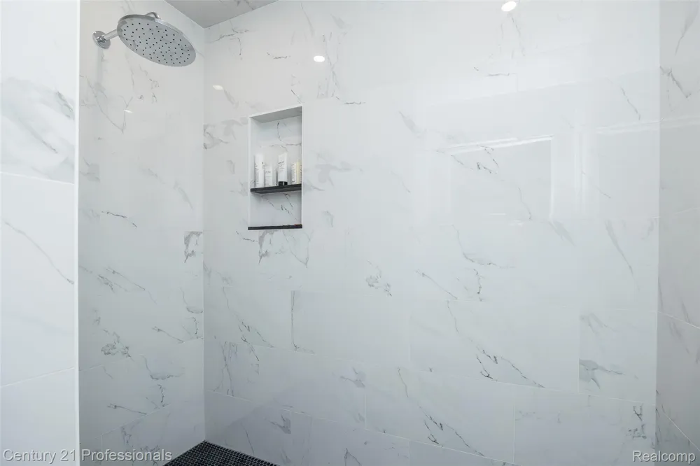 9095 S Saginaw Road #5 Grand Blanc Charter Township, MI 48439