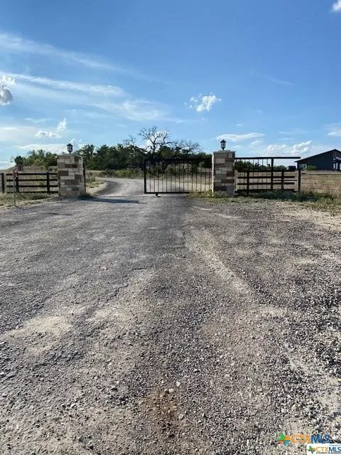 FM 580 E  0123  Lot 23 & 25
