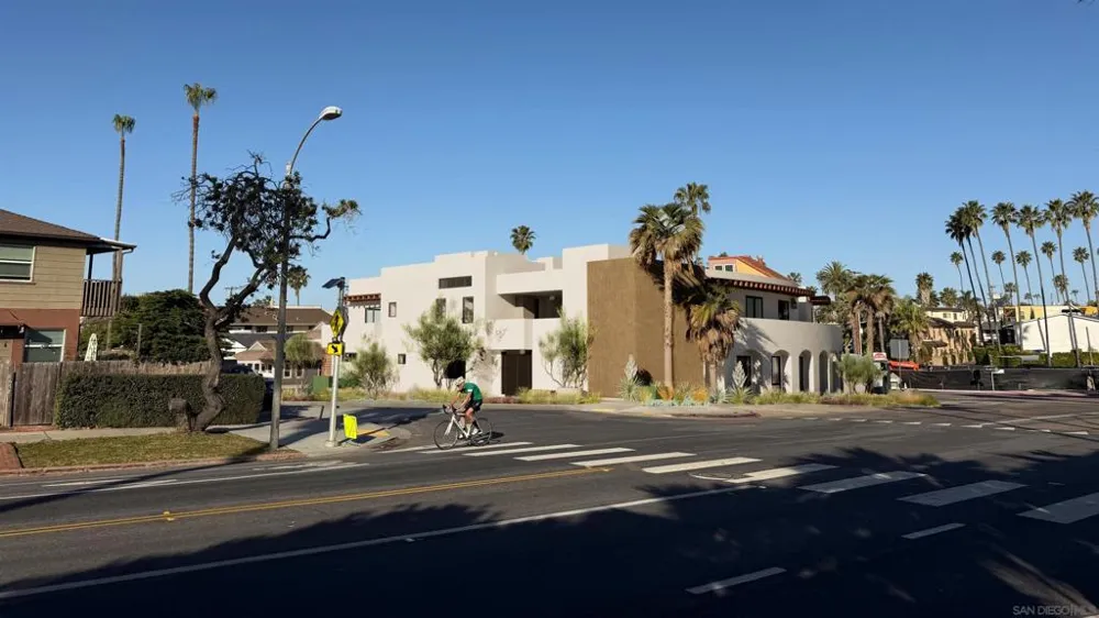 6710 La Jolla Blvd #101 La Jolla, CA 92037