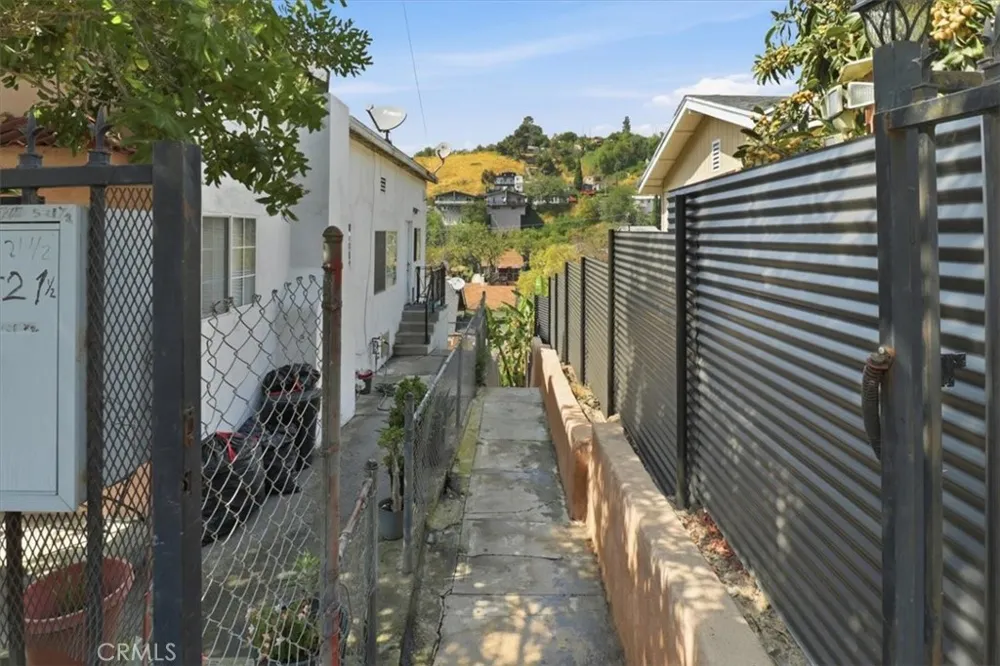527 Clifton Los Angeles, CA 90031