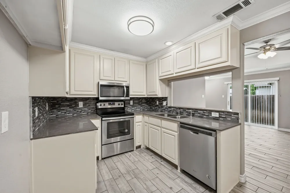 521 Gilcrease Street Van Alstyne, TX 75495