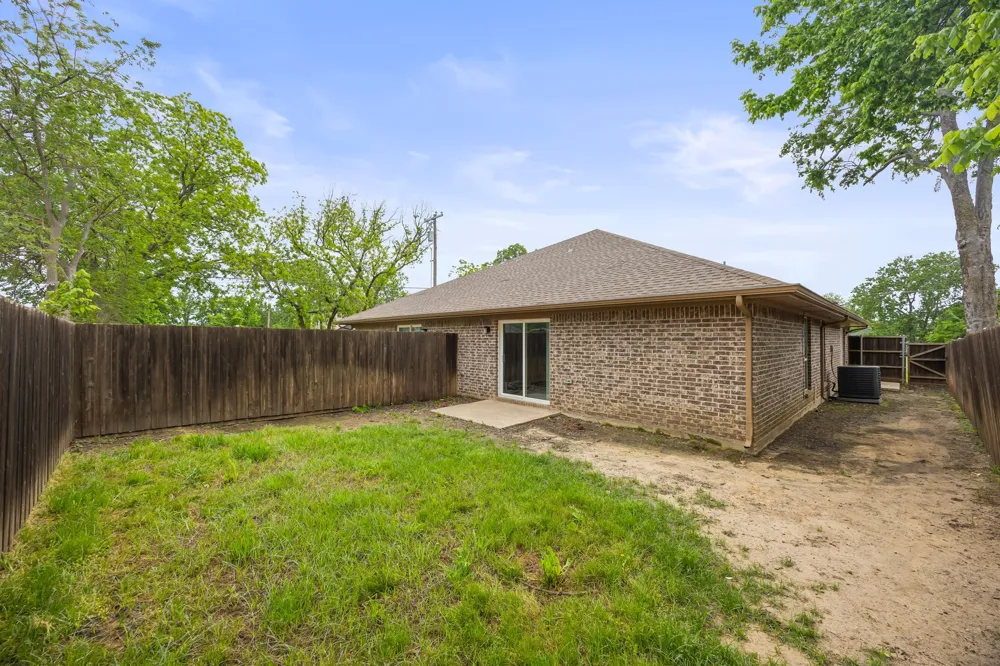 521 Gilcrease Street Van Alstyne, TX 75495