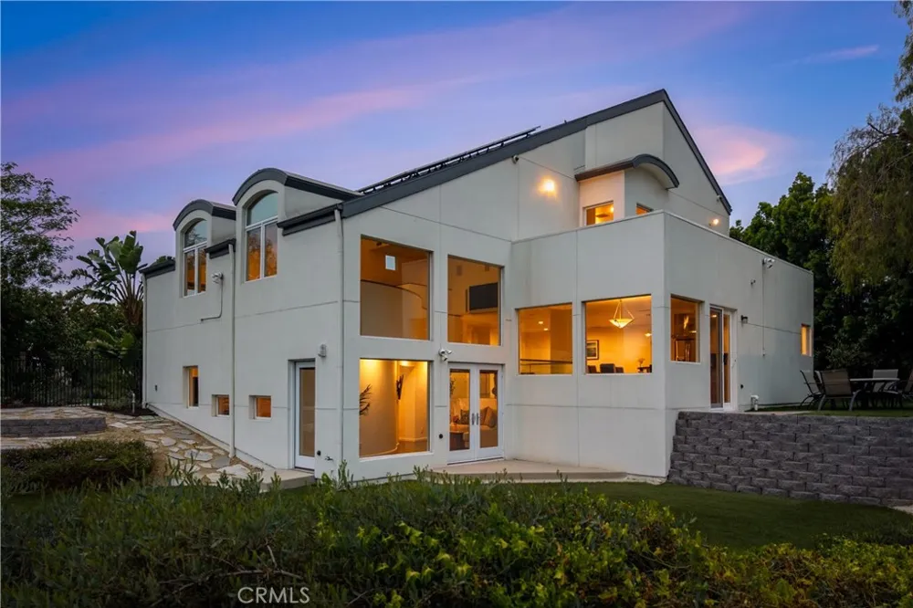 385 S Via Montanera Anaheim Hills, CA 92807
