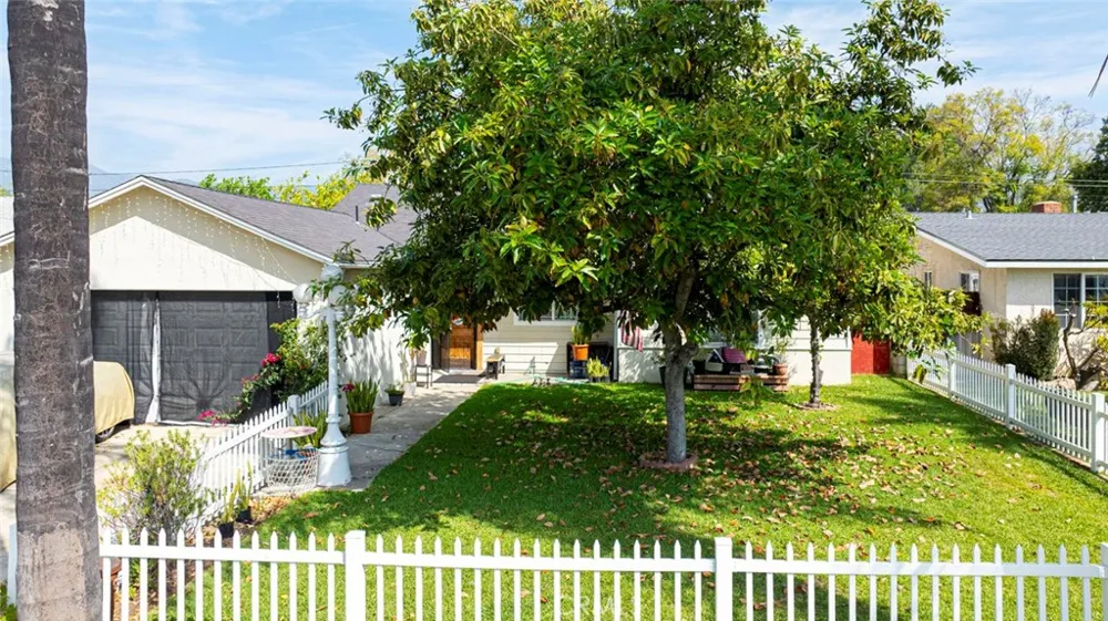 1029 E Galatea Azusa, CA 91702