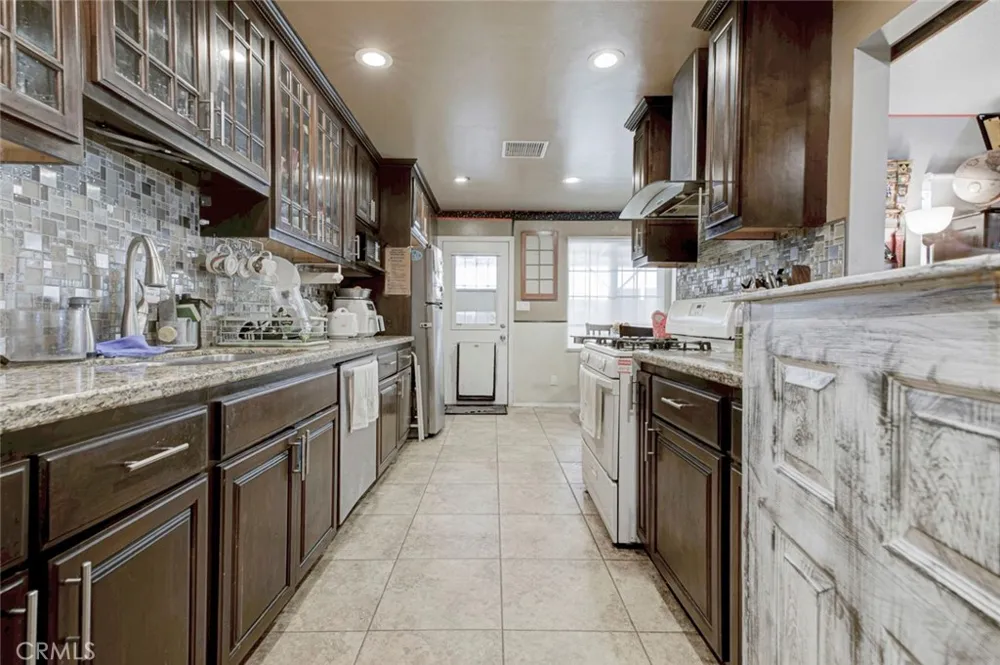 1029 E Galatea Azusa, CA 91702