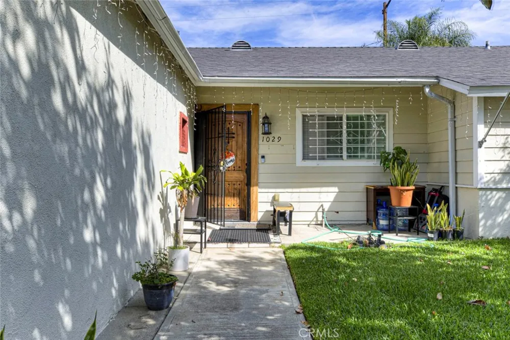 1029 E Galatea Azusa, CA 91702