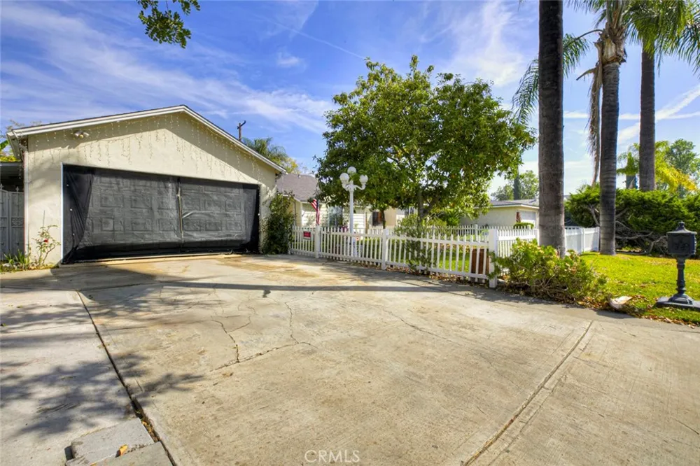 1029 E Galatea Azusa, CA 91702